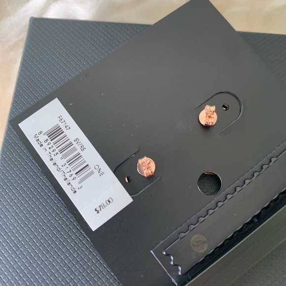 ❤️PEARL HEART HALO STUD EARRINGS❤️ - Picture 5 of 5